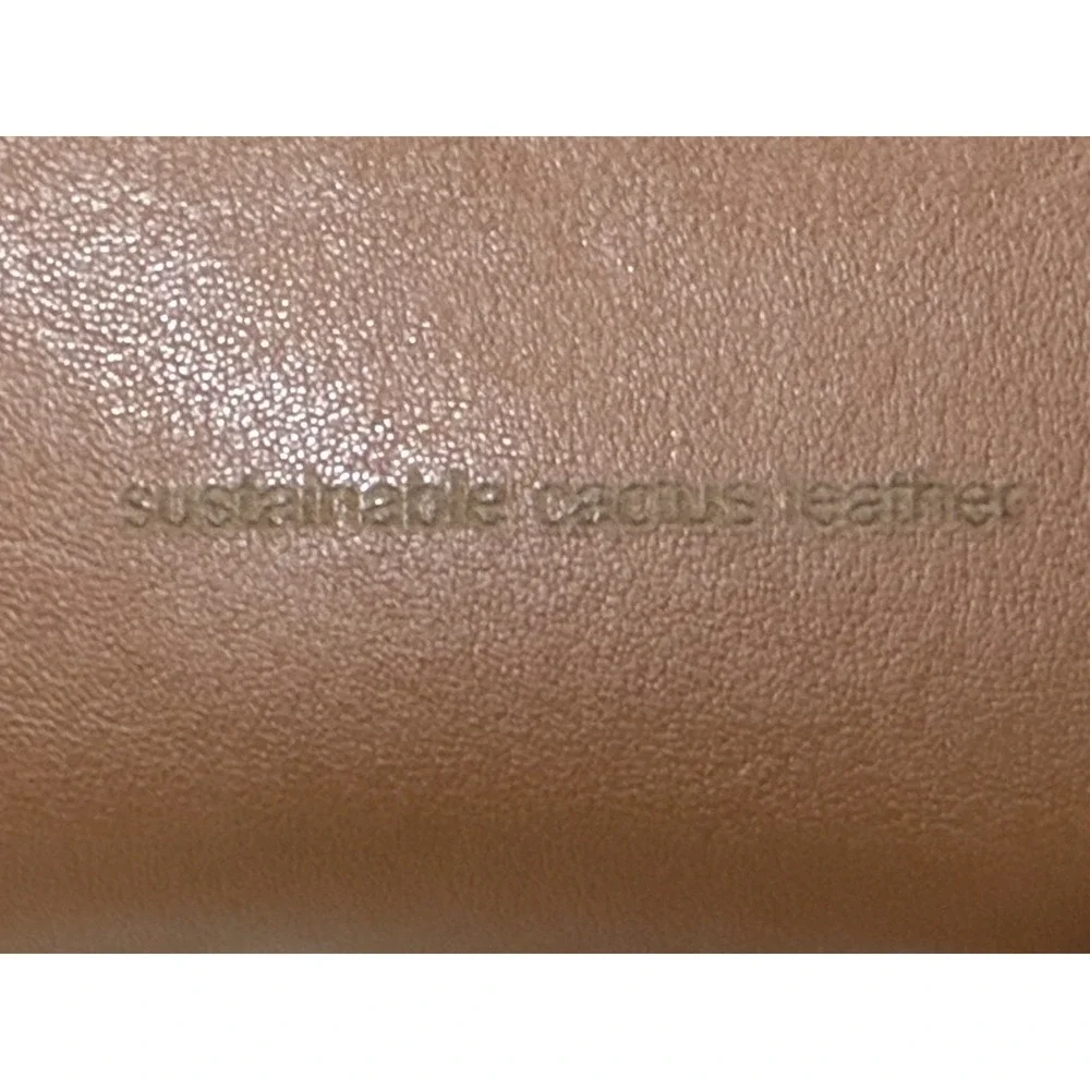 BAUD Cactus Leather Eyeglass Case Brown Sustainable Minimalist‎ Travel Style